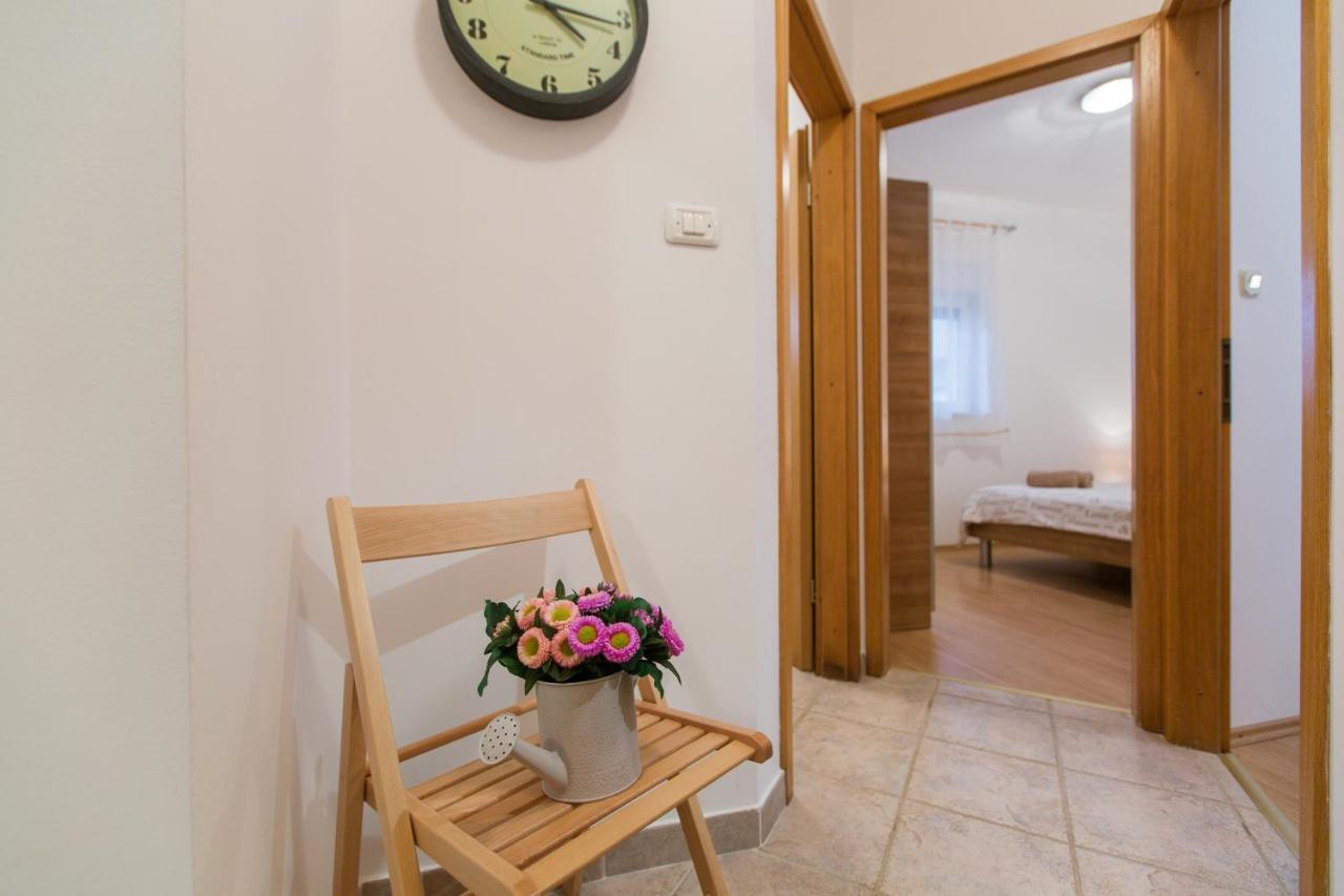 Maiv Residence - Family & Designer Suites Rogoznica  Kamer foto